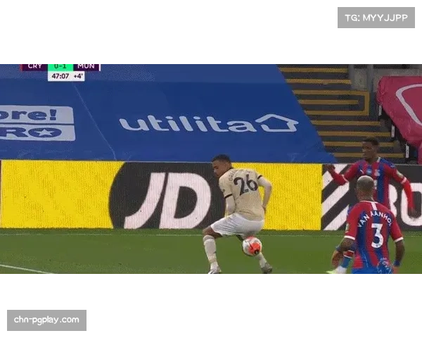 “特写：水晶宫中场断球后8秒完成破门，主帅在场边挥拳庆祝”